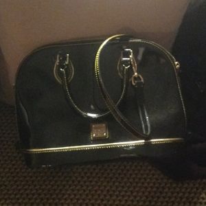 Dooney & Bourke Pattent Leather medium bag. New ❤️